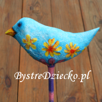 DIY kolorowe ptaki z papier mache w ramach zajęć plastycznych dla dzieci