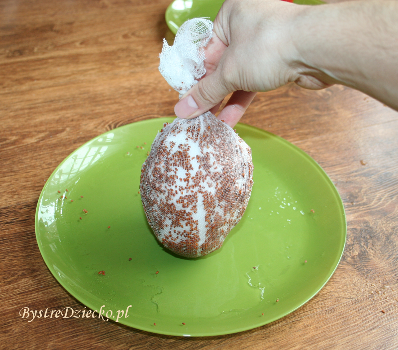 DIY wielkanocne jajko z rzeżuchy - zabawy plastyczne dla dzieci