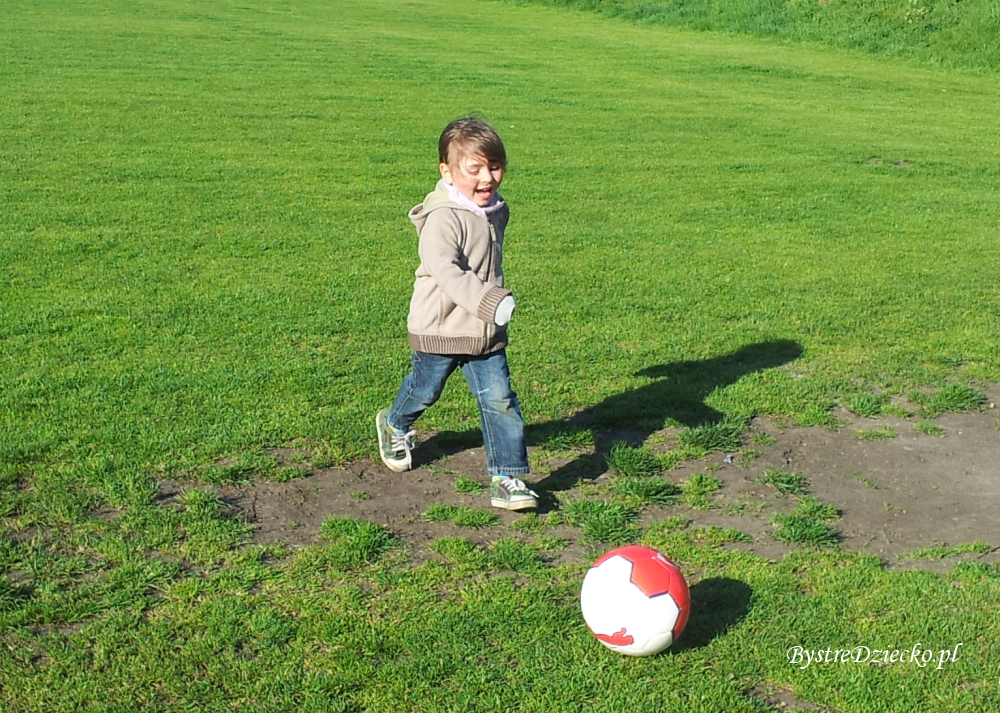 Zabawy ruchowe dla dzieci - gry w piłkę dla dzieci